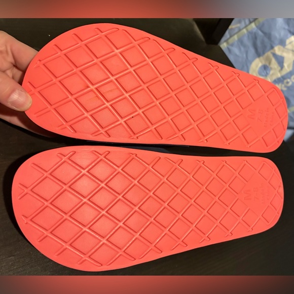 NWOT Vera Bradley Navy and Coral Pineapple Toucan Slides Size 7-8 - Picture 4 of 4